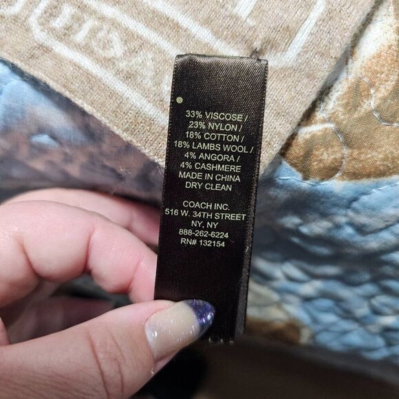 Coach Neckscarf in Biege with Logo print - Picture 6 of 6